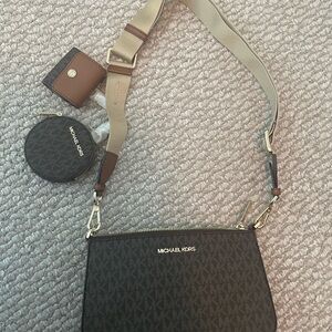 Michael Kors Jet Set Small Gradient Crossbody with Tech Attachment Bag